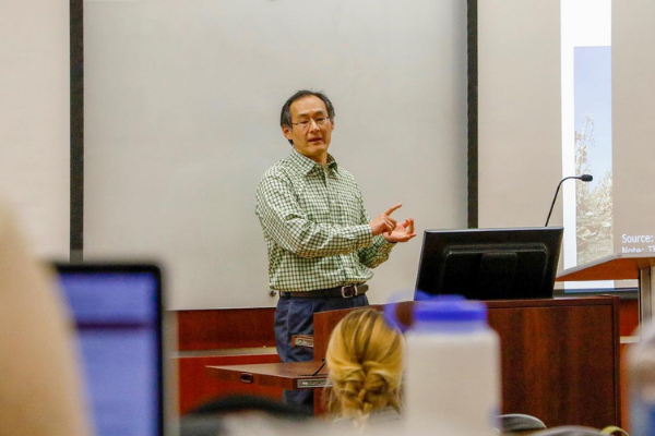 Professor Hsu Teaching